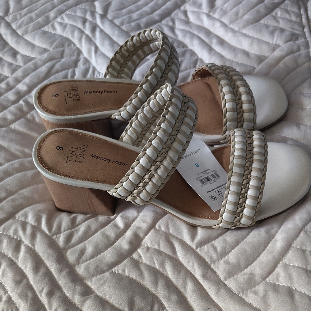 Time and Tru Women's Cream Woven Sandals - Picture 4 of 5